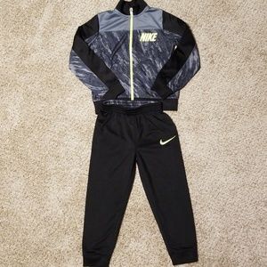 🚫🚫SOLD🚫🚫Boys 4T Nike Outfit🚫🚫